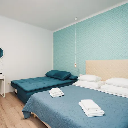 Billie Apartment Split